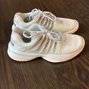 K-Swiss women’s tennis sneakers